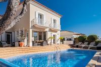 Bazén v ubytování Villa Anna - Vale de Lobo nebo v jeho okolí