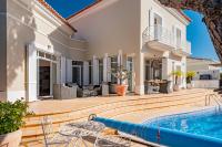 Bazén v ubytování Villa Anna - Vale de Lobo nebo v jeho okolí