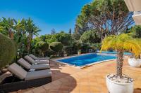 Bazén v ubytování Villa Anna - Vale de Lobo nebo v jeho okolí