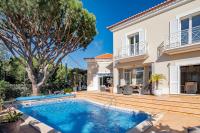 Bazén v ubytování Villa Anna - Vale de Lobo nebo v jeho okolí