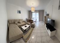 Telewizja i/lub zestaw kina domowego w obiekcie Bel Appartement spacieux T4 avec 2 Parkings privée Gratuit