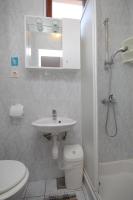 Kúpeľňa v ubytovaní Apartments and rooms with parking space Mali Losinj (Losinj) - 2495