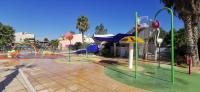 Plac zabaw dla dzieci w obiekcie Mobil home 40 m2 camping 4*