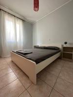 A bed or beds in a room at Lixouri Center Apartment