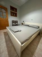A bed or beds in a room at Lixouri Center Apartment