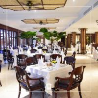 En restaurant eller et andet spisested på Abogo Luxury Resort Villa Da Nang Beachfront