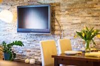 Televízia a/alebo spoločenská miestnosť v ubytovaní Zakopane Apartamenty LUX