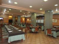 Reštaurácia alebo iné gastronomické zariadenie v ubytovaní Hotel Virgen del Camino Pontevedra