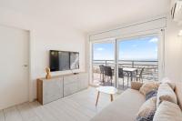 A television and/or entertainment centre at WELCS ATICO 042 EMP frente al mar con terraza