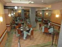 Reštaurácia alebo iné gastronomické zariadenie v ubytovaní Hotel Virgen del Camino Pontevedra