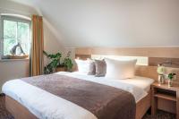 Postel nebo postele na pokoji v ubytování Ferienhaus Strandgut - Reetdachhaus in Strandnähe