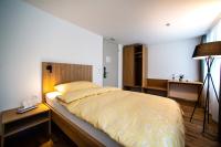 Hotel Rössli Tufertschwilにあるベッド