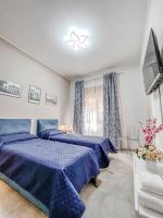 Telewizja i/lub zestaw kina domowego w obiekcie Casa 3 Santi, your contemporary home in Rome