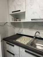 A kitchen or kitchenette at MeliKris home