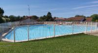 Basen w obiekcie Appartement à Hendaye avec piscine et à côté de la plage lub w pobliżu