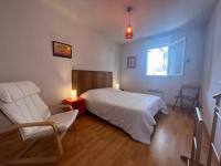 Łóżko lub łóżka w pokoju w obiekcie T3 lumineux avec parking à Ciboure - FR-1-239-895
