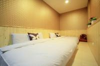 a bedroom with a large white bed in a room at Lantian Baiyun in Hualien City