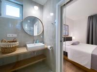 Posteľ alebo postele v izbe v ubytovaní Marisa Apartments Hvar II