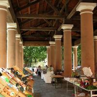 Reštaurácia alebo iné gastronomické zariadenie v ubytovaní T2 de standing climatisé avec garage. Centre ville et plage à 300 m..Wi fi