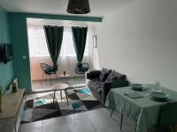 Część wypoczynkowa w obiekcie Appartement 2 pièces, lumineux, avec parking