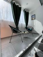 Część wypoczynkowa w obiekcie Appartement 2 pièces, lumineux, avec parking
