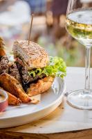 Jídlo v hotelu nebo okolí