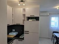 Kuchyňa alebo kuchynka v ubytovaní Apartments Mohar II