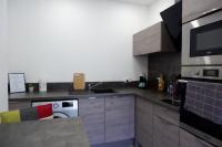 Kuchnia lub aneks kuchenny w obiekcie N7 Maison T2 climatisé avec jacuzzi privé