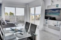 TV a/nebo společenská místnost v ubytování Bil Bil - C&G Benal Beach apartment