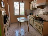 Kuchyňa alebo kuchynka v ubytovaní Villa spacieuse à Saint-Nazaire avec piscine privée