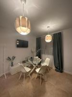 Televízia a/alebo spoločenská miestnosť v ubytovaní Apartamentos Esencia