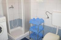 Kúpeľňa v ubytovaní Apartments by the sea Cres - 8095