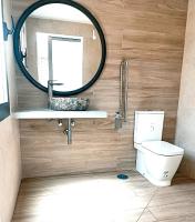 A bathroom at Cloud Tropical - Piscina climatizada - Gym Privado
