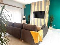 A television and/or entertainment centre at Cloud Tropical - Piscina climatizada - Gym Privado