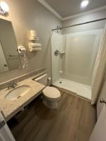 Ein Badezimmer in der Unterkunft Beach Bum West-O Motel