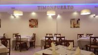 Reštaurácia alebo iné gastronomické zariadenie v ubytovaní Apartamentos Timón Puerto