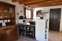 Kuchyňa alebo kuchynka v ubytovaní Appartement dans vielle ferme au coeur des Vosges