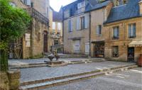 a building with a statue of two ducks in a courtyard at Les 3 Oies in Sarlat-la-Canéda