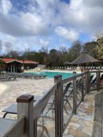 Basen w obiekcie Camping 5* - Biscarosse Lac - MobilHome 2 chambres - 4 personnes lub w pobliżu