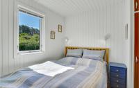Postel nebo postele na pokoji v ubytování 3 Bedroom Cozy Home In Sjællands Odde