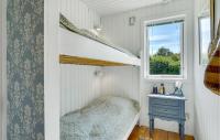 Postel nebo postele na pokoji v ubytování 3 Bedroom Cozy Home In Sjællands Odde