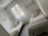 Łóżko lub łóżka w pokoju w obiekcie Villa climatisé avec piscine et jacuzzi