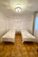 Posteľ alebo postele v izbe v ubytovaní Apartamentos Toledo Casa Galería de los Aljibes