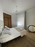 Posteľ alebo postele v izbe v ubytovaní Apartamentos Toledo Casa Galería de los Aljibes