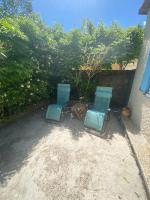 Ogród w obiekcie A l'ombre du figuier ! Maisonnette jardin / parking / proche mer