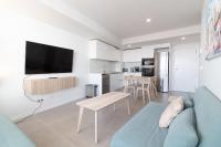 A kitchen or kitchenette at Global Properties, Apartamento con terraza y vistas a la costa mediterranea