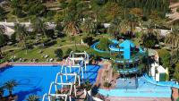 Bazén v ubytovaní "VIVE BENAL BEACH" con vistas al mar y parque acuático 3611 alebo v jeho blízkosti