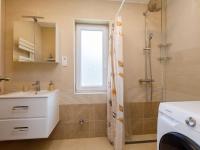 A bathroom at Holiday Home Honey by Interhome