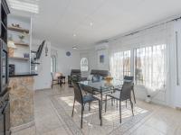 TV a/nebo společenská místnost v ubytování Holiday Home Louise by Interhome