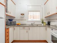 Kuchyň nebo kuchyňský kout v ubytování Holiday Home Louise by Interhome